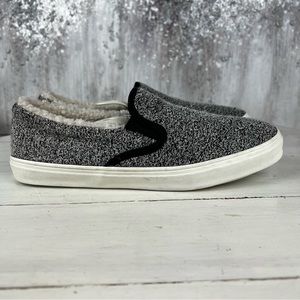 443iot OLd Navy faux fur lined sneakers women's size 7